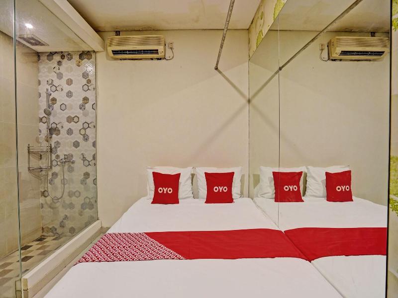 Super Oyo Capital O 92633 Spring Hotel Gubeng image