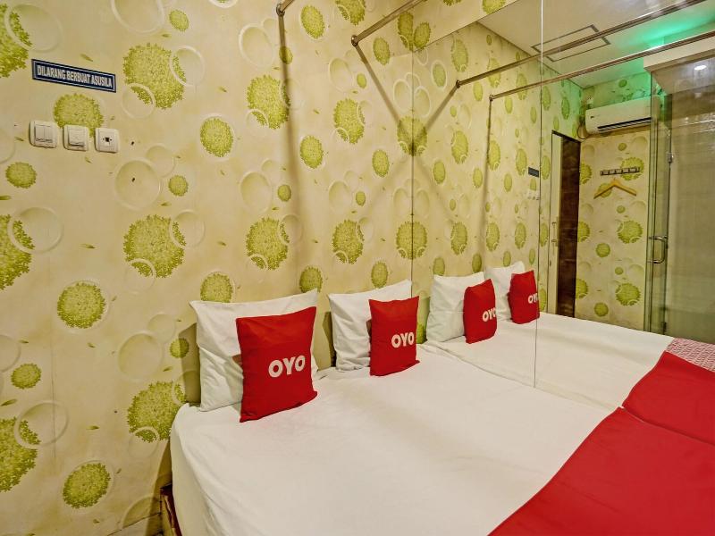 Super Oyo Capital O 92633 Spring Hotel Gubeng image