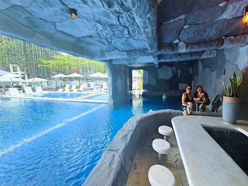 Kehalani Beach Resort By Cocotel image