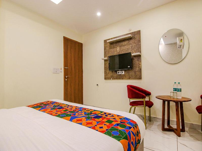 Fabhotel Meridian Inn image