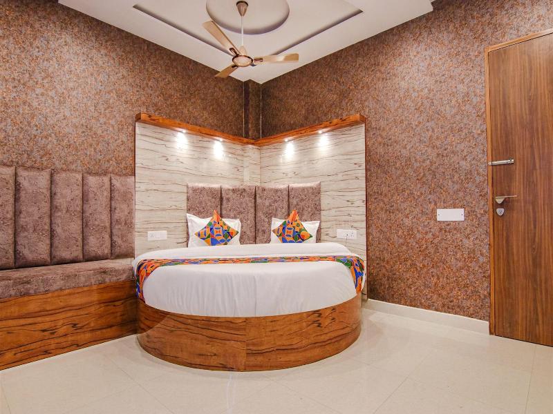 Fabhotel Meridian Inn image