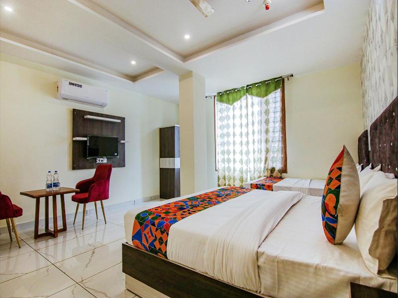 Fabhotel Meridian Inn image
