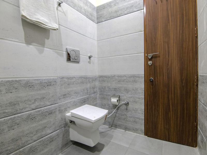 Fabhotel Meridian Inn image