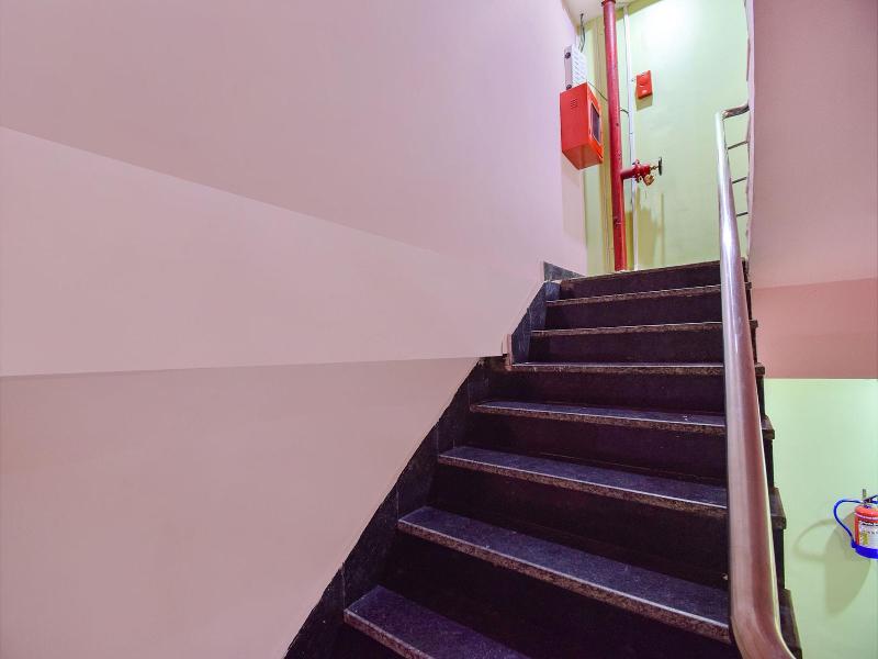 Fabhotel Knight Airways image