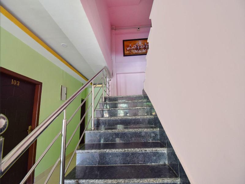 Fabhotel Knight Airways image