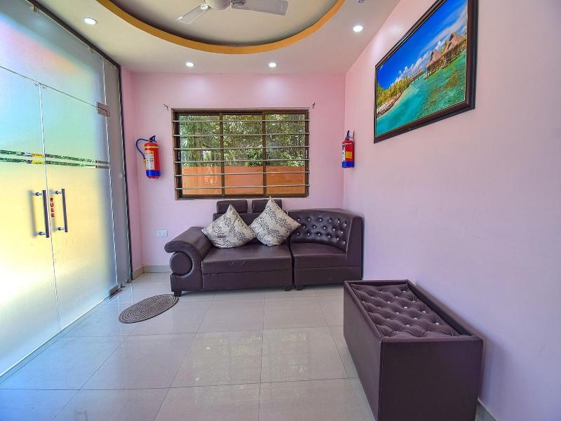 Fabhotel Knight Airways image