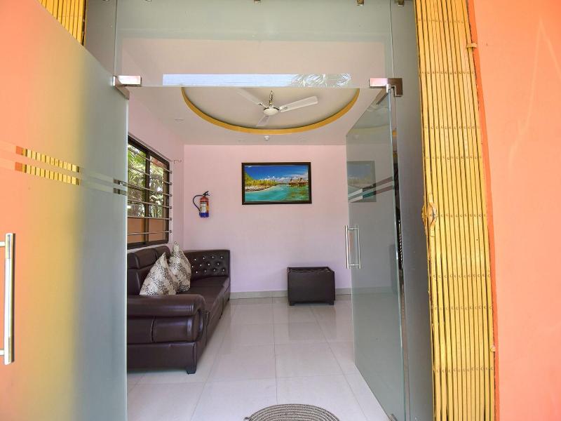 Fabhotel Knight Airways image