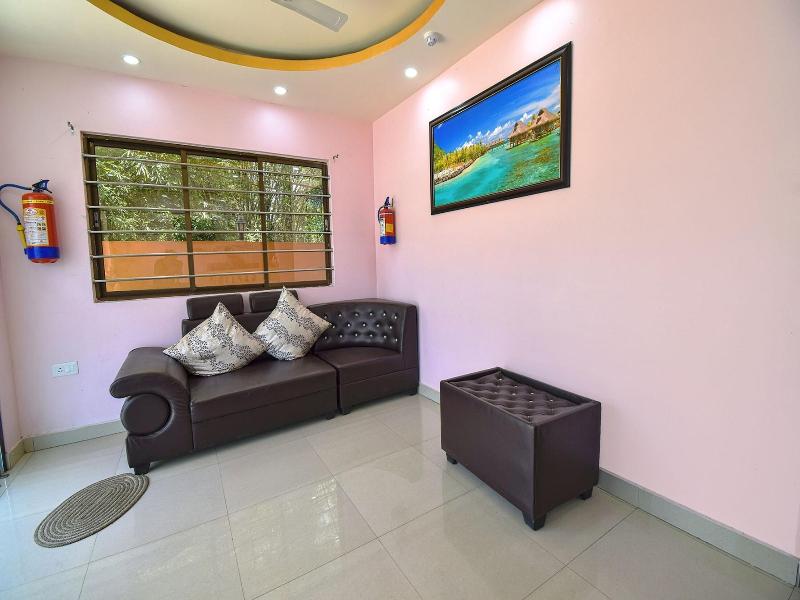 Fabhotel Knight Airways image