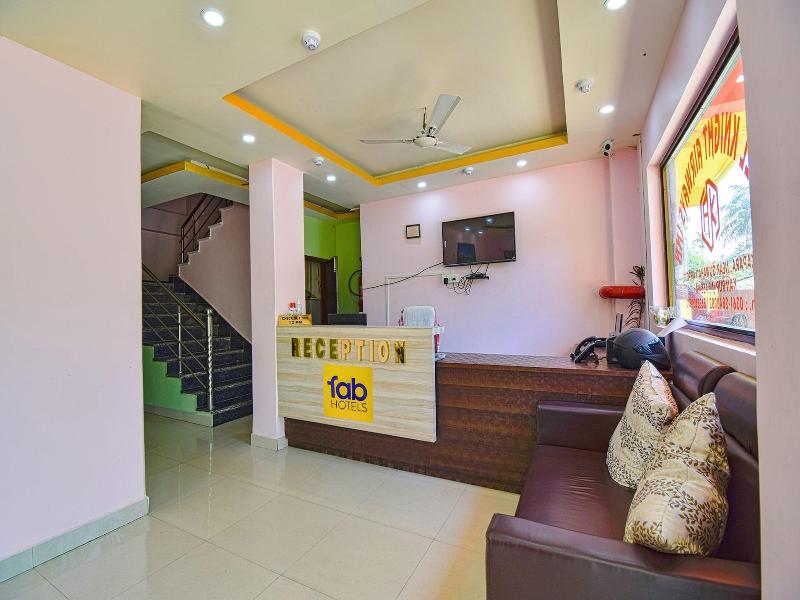 Fabhotel Knight Airways image