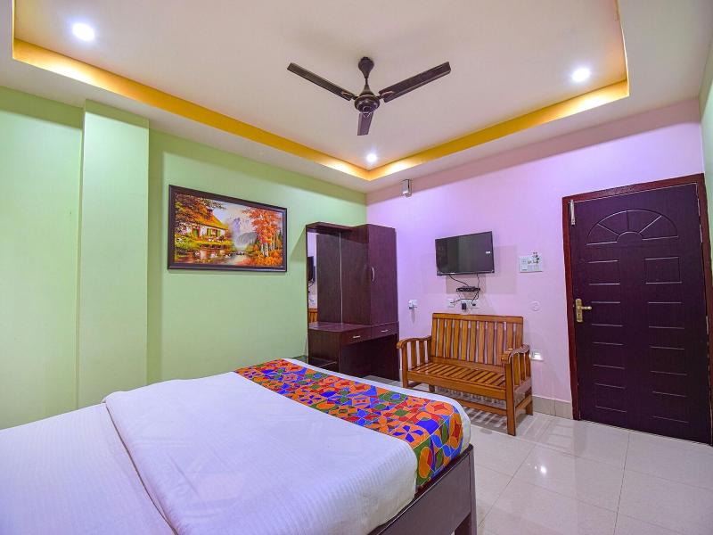 Fabhotel Knight Airways image