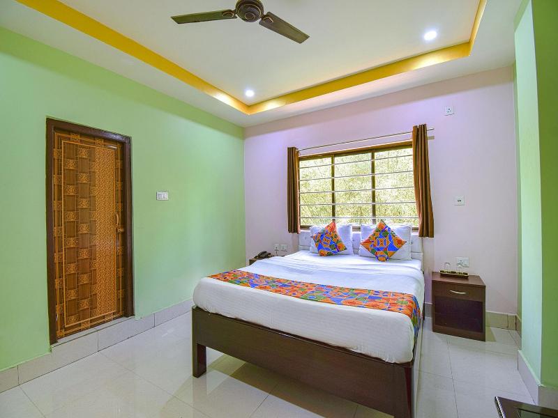 Fabhotel Knight Airways image