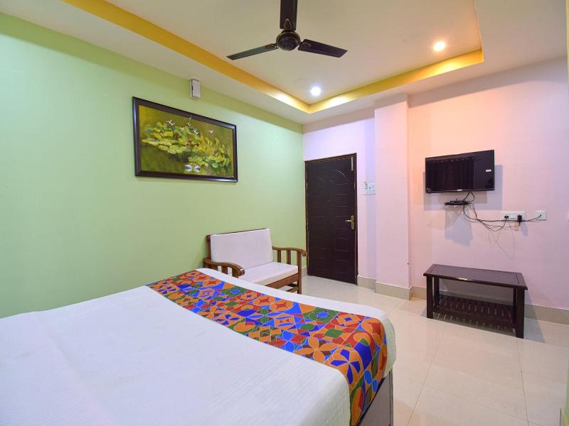 Fabhotel Knight Airways image