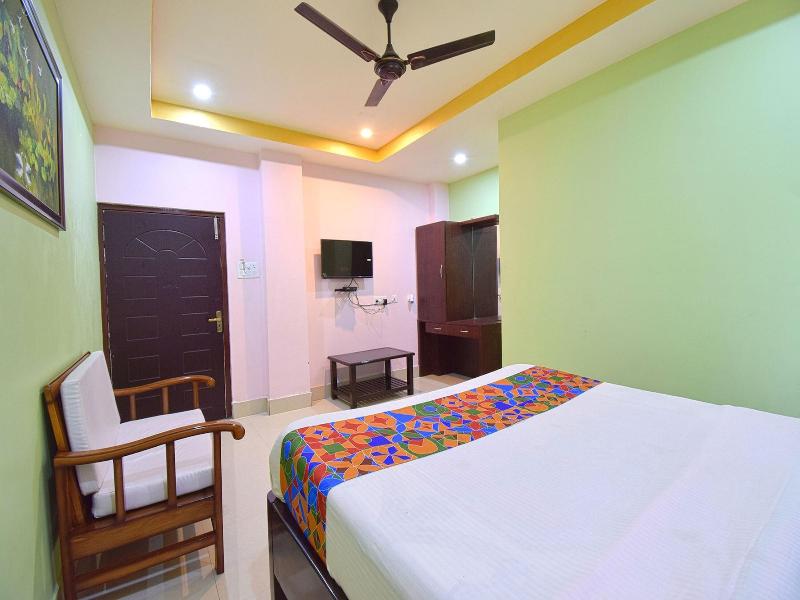 Fabhotel Knight Airways image