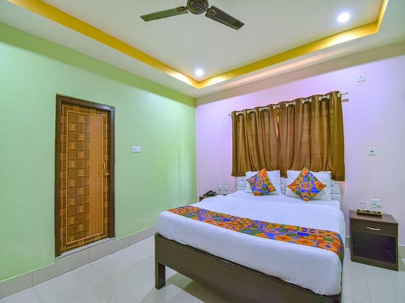 Fabhotel Knight Airways image