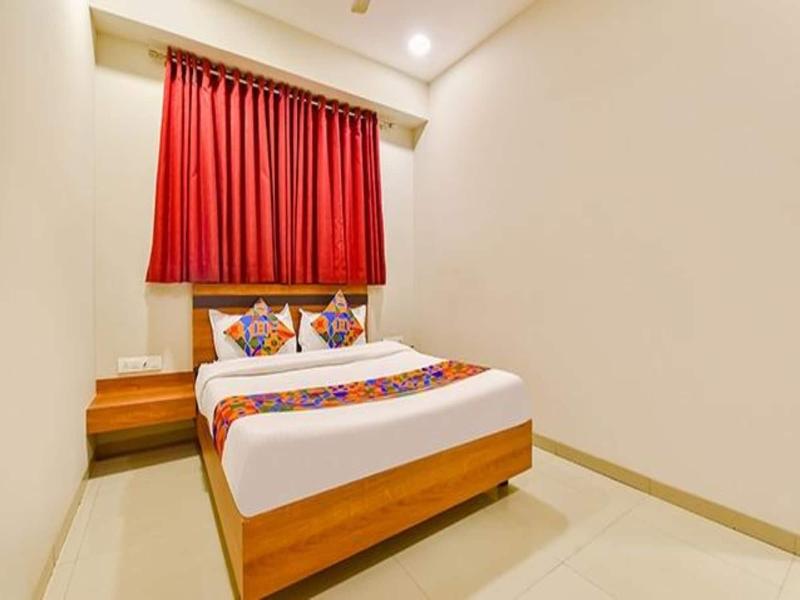 Fabhotel Happinex