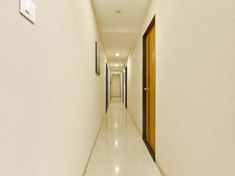 Fabhotel Happinex