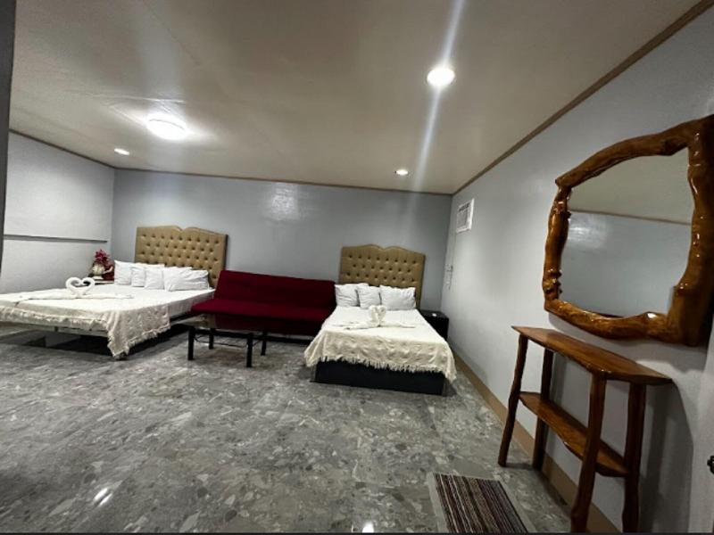 FAMILY ROOM TWO DOUBLE BEDS