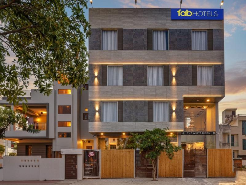 Fabhotel The White Moon — exterior view