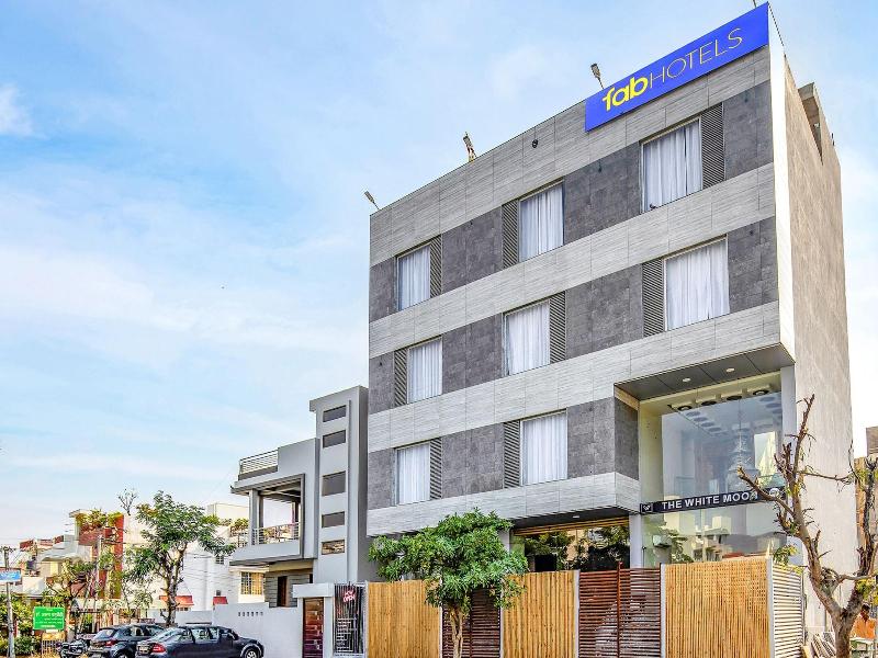 Fabhotel The White Moon — general view