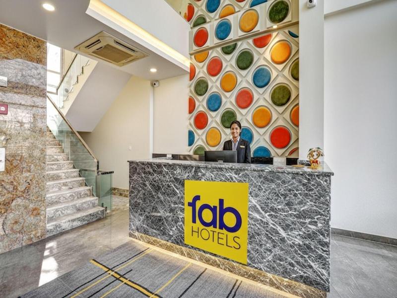 Fabhotel The White Moon image