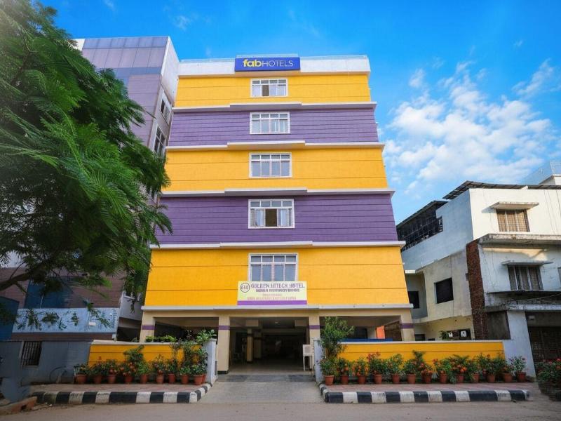 Fabhotel Golden Hitech — general view
