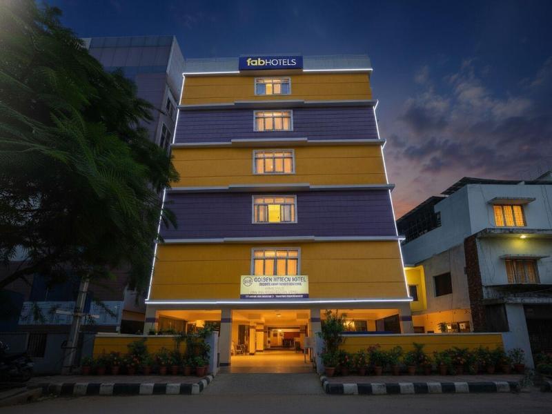 Fabhotel Golden Hitech — general view