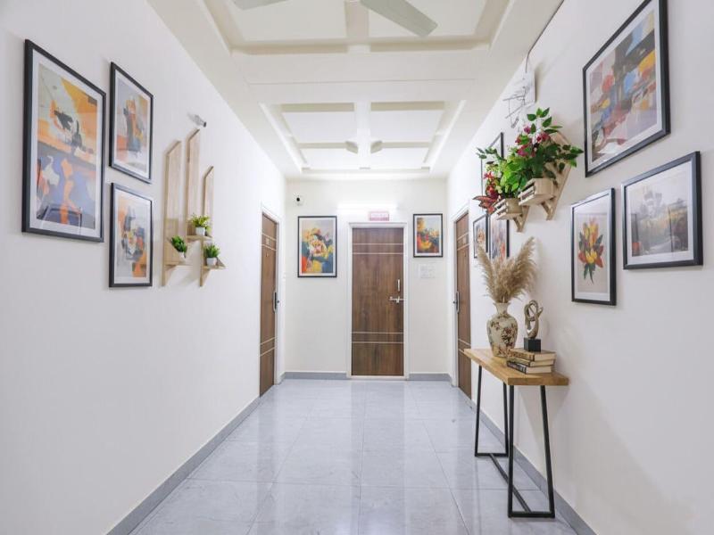 Fabhotel Golden Hitech