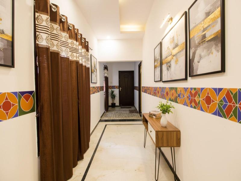 Fabhotel Crown Suites image