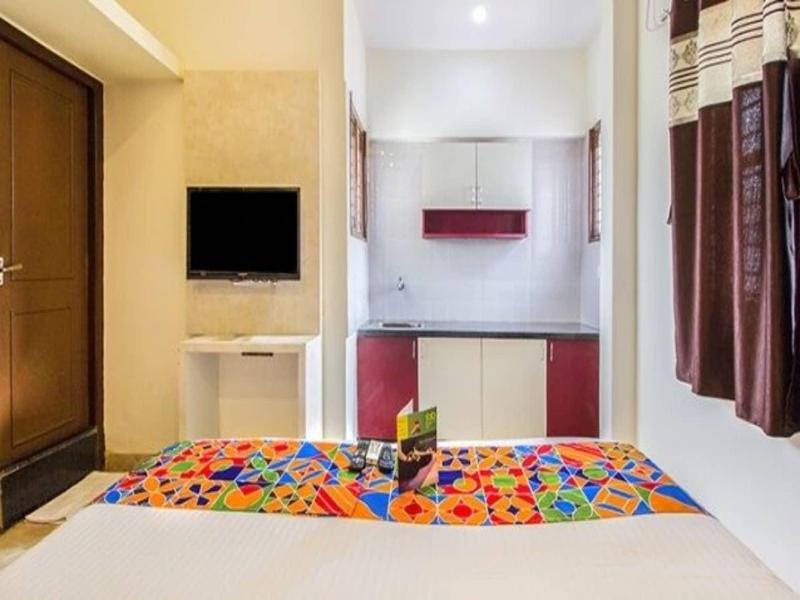 Fabhotel Crown Suites image