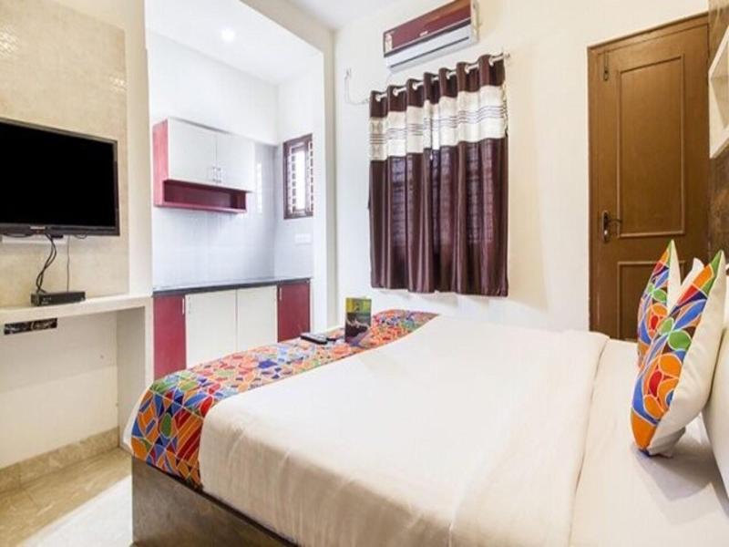 Fabhotel Crown Suites image
