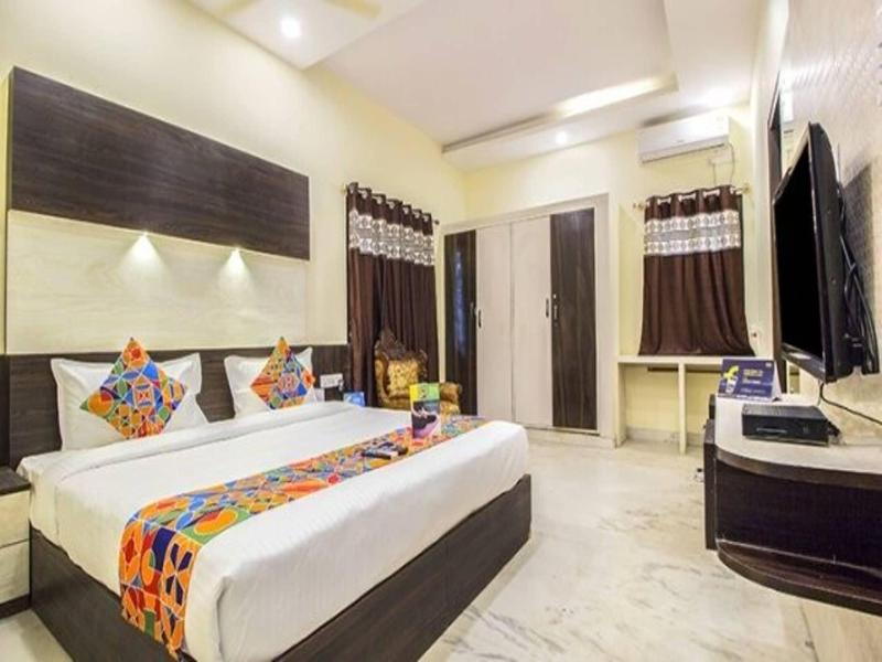 Fabhotel Crown Suites image