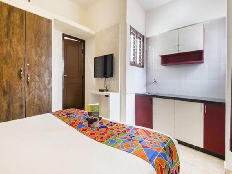 Fabhotel Crown Suites image
