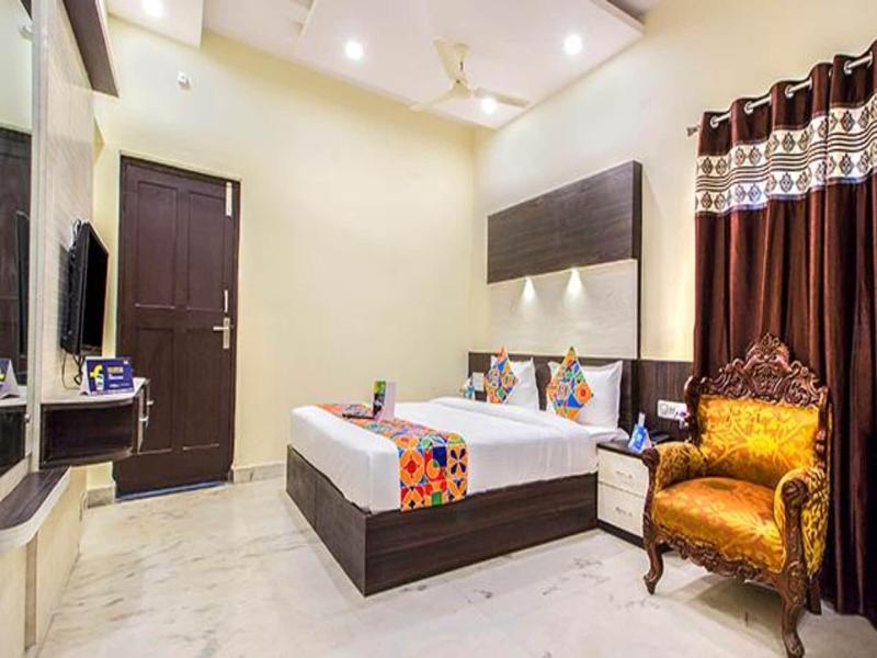 Fabhotel Crown Suites image