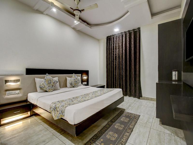 Fabhotel Csfc image
