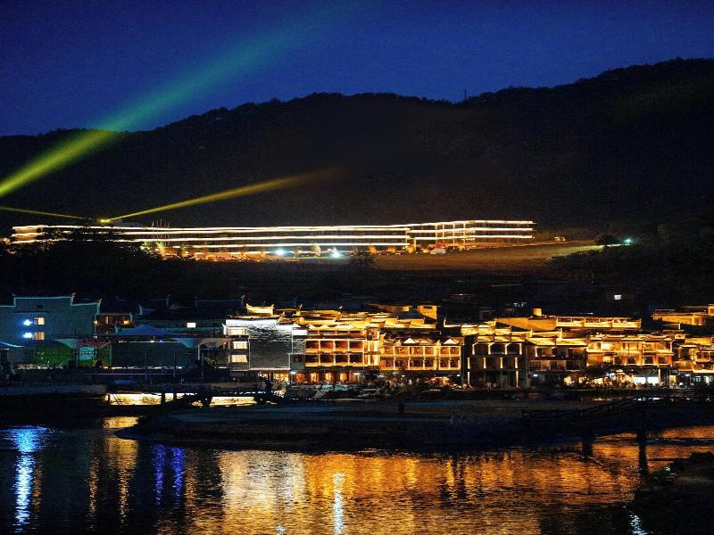 Wyndham Grand Plaza Royale Hot Springs Fenghuang image