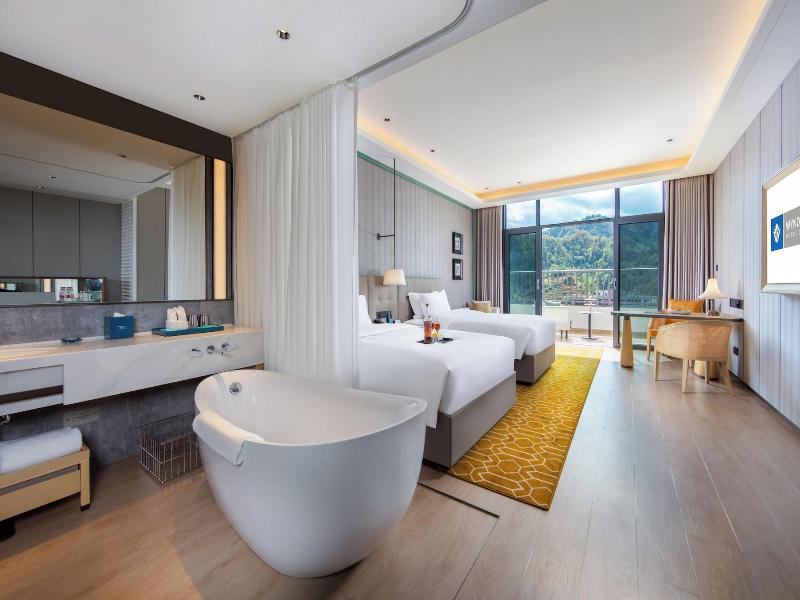 Wyndham Grand Plaza Royale Hot Springs Fenghuang image