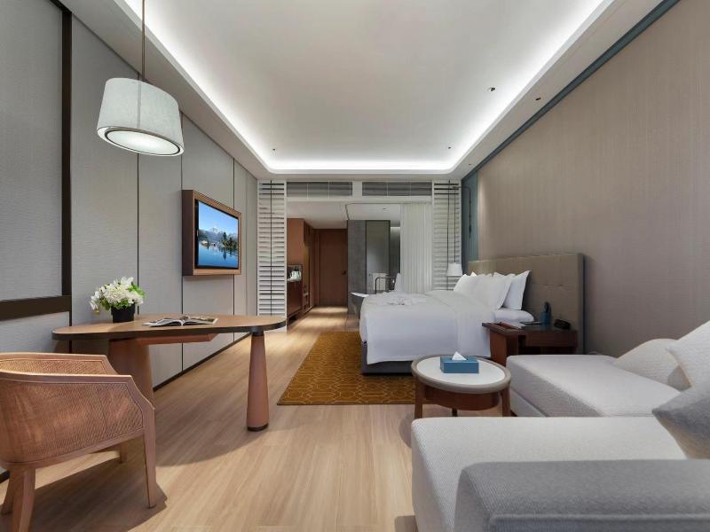 Wyndham Grand Plaza Royale Hot Springs Fenghuang image