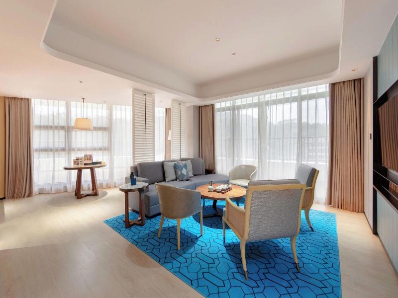 Wyndham Grand Plaza Royale Hot Springs Fenghuang image