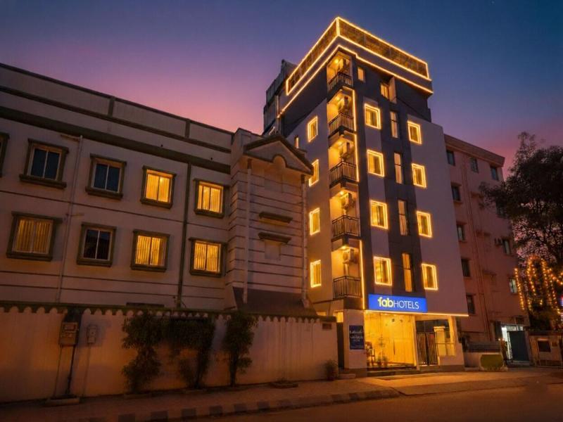 Fabhotel Crystal Suites image