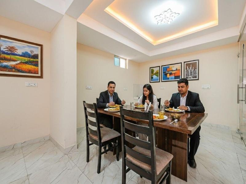 Fabhotel Crystal Suites image