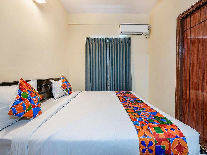Fabhotel Crystal Suites image