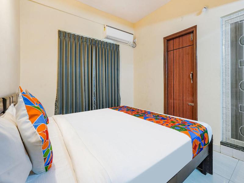 Fabhotel Crystal Suites image