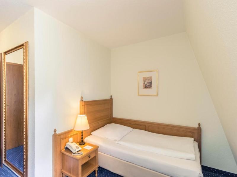 Sunday Hotel Schloss Neustadt Glewe  image