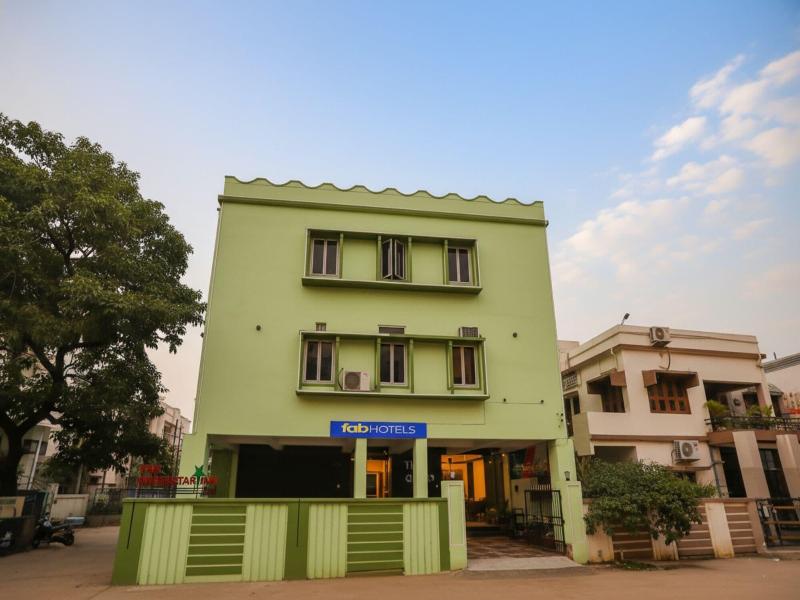 Fabhotel Greenstar Inn image