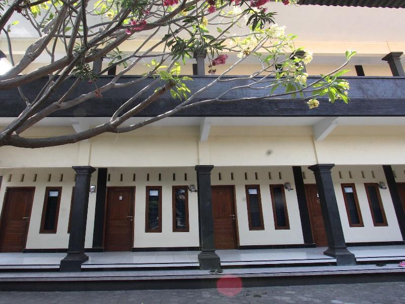Oyo Life 93155 Wisma Sarah — general view