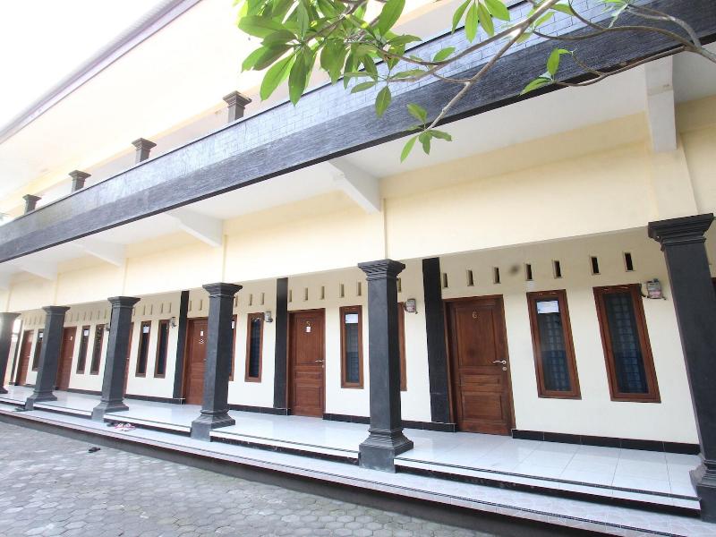 Oyo Life 93155 Wisma Sarah — general view