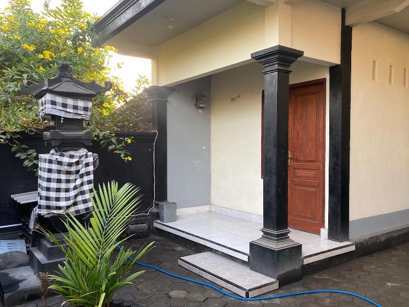 Oyo Life 93155 Wisma Sarah — general view