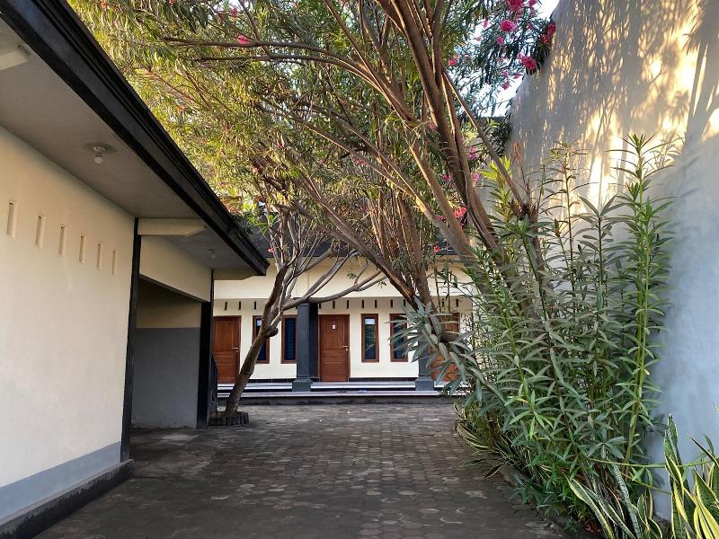 Oyo Life 93155 Wisma Sarah — general view