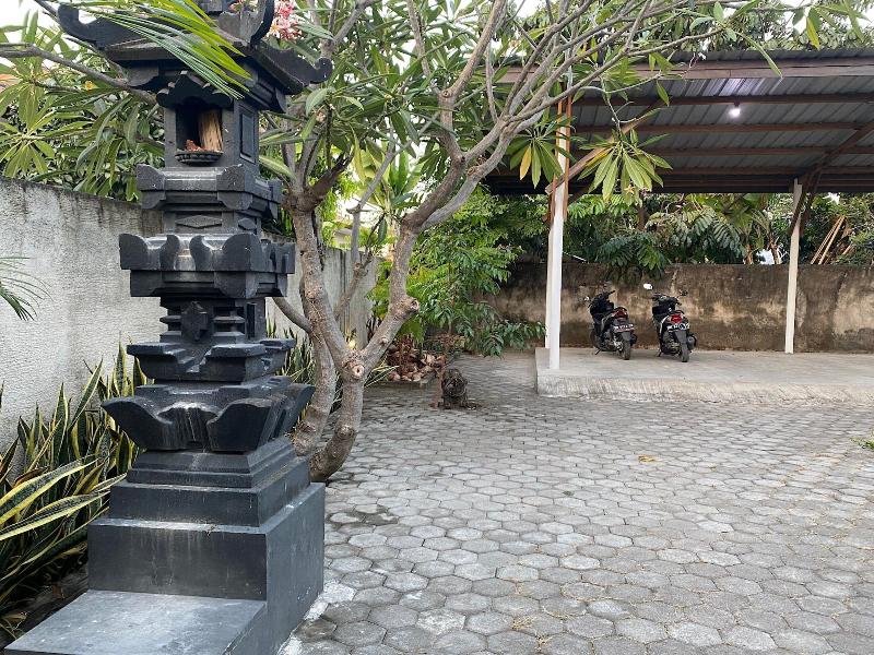 Oyo Life 93155 Wisma Sarah image