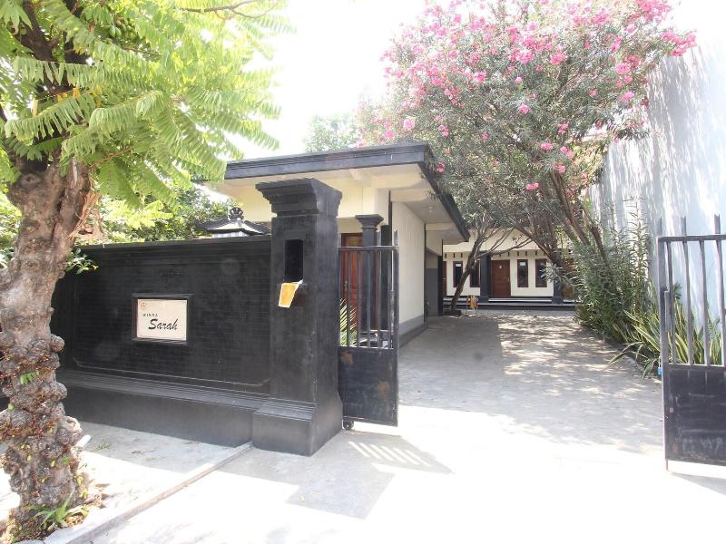 Oyo Life 93155 Wisma Sarah image